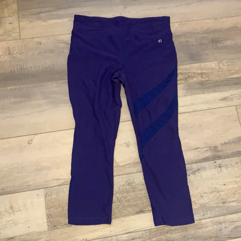 Work out pants w leg mesh detail